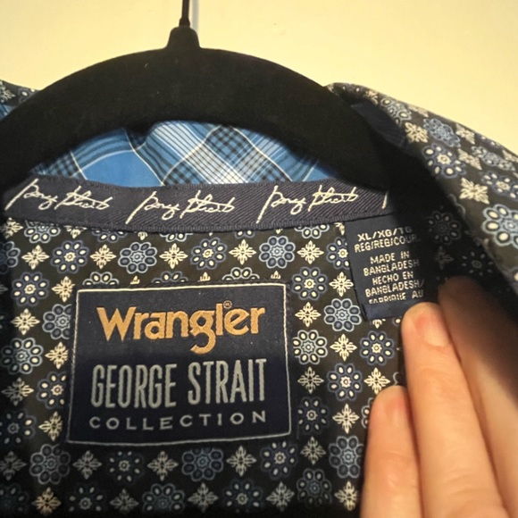 Wrangler button down - Picture 2 of 3